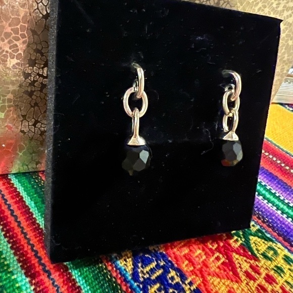 GOLD and black dangle earrings - Picture 2 of 4